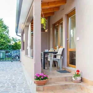 Uzelac Apartment Umag